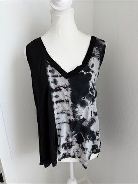 Feel The Piece - Black & White Tie-Dye V-Neck Women’s Tank Top